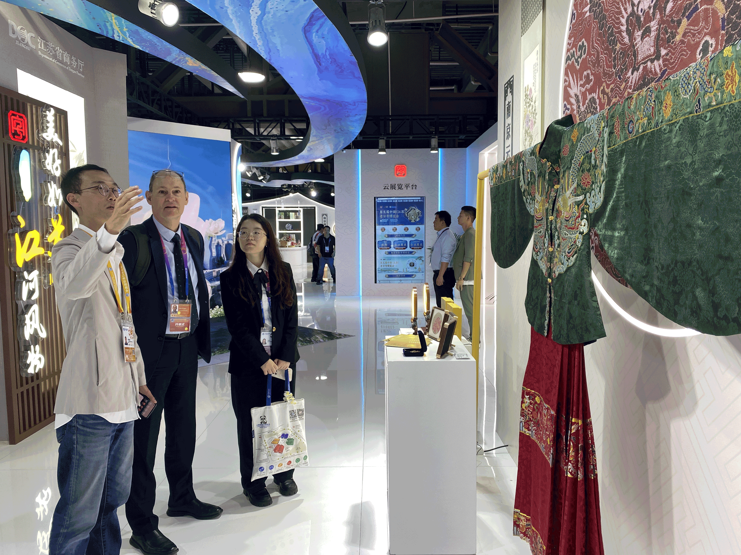 云锦研究所高端艺术装饰品成为中华云锦文化名片 国内外展商开始预约参观云锦博物馆
